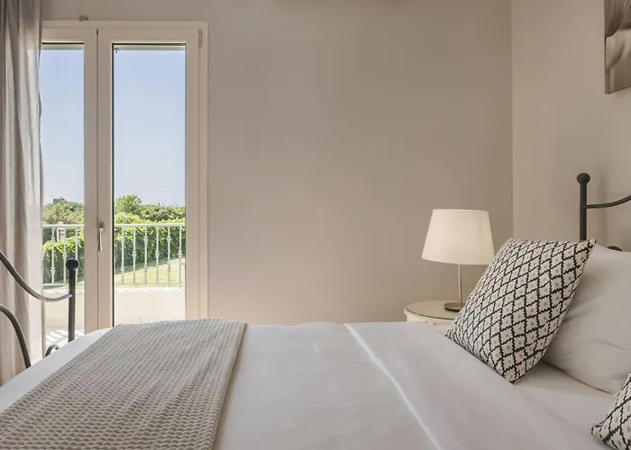 The Seasons Villa Svoronata